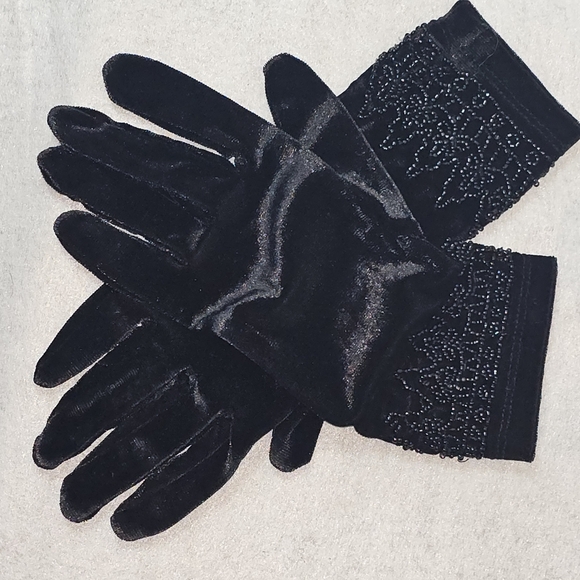 April Cornell Accessories - VTG April Cornell Beaded Velvet Black Womens Gloves SZ OS
